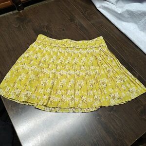 American Eagle Yellow Flowered Pleated Skirt Size Women's 4